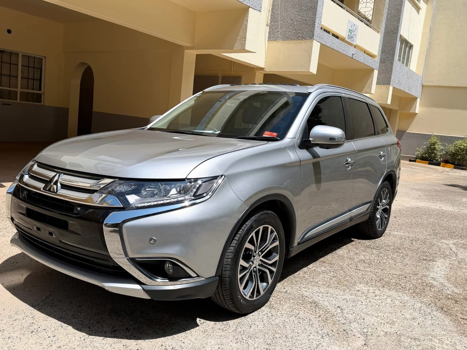 Mitsubishi Outlander - Image 2
