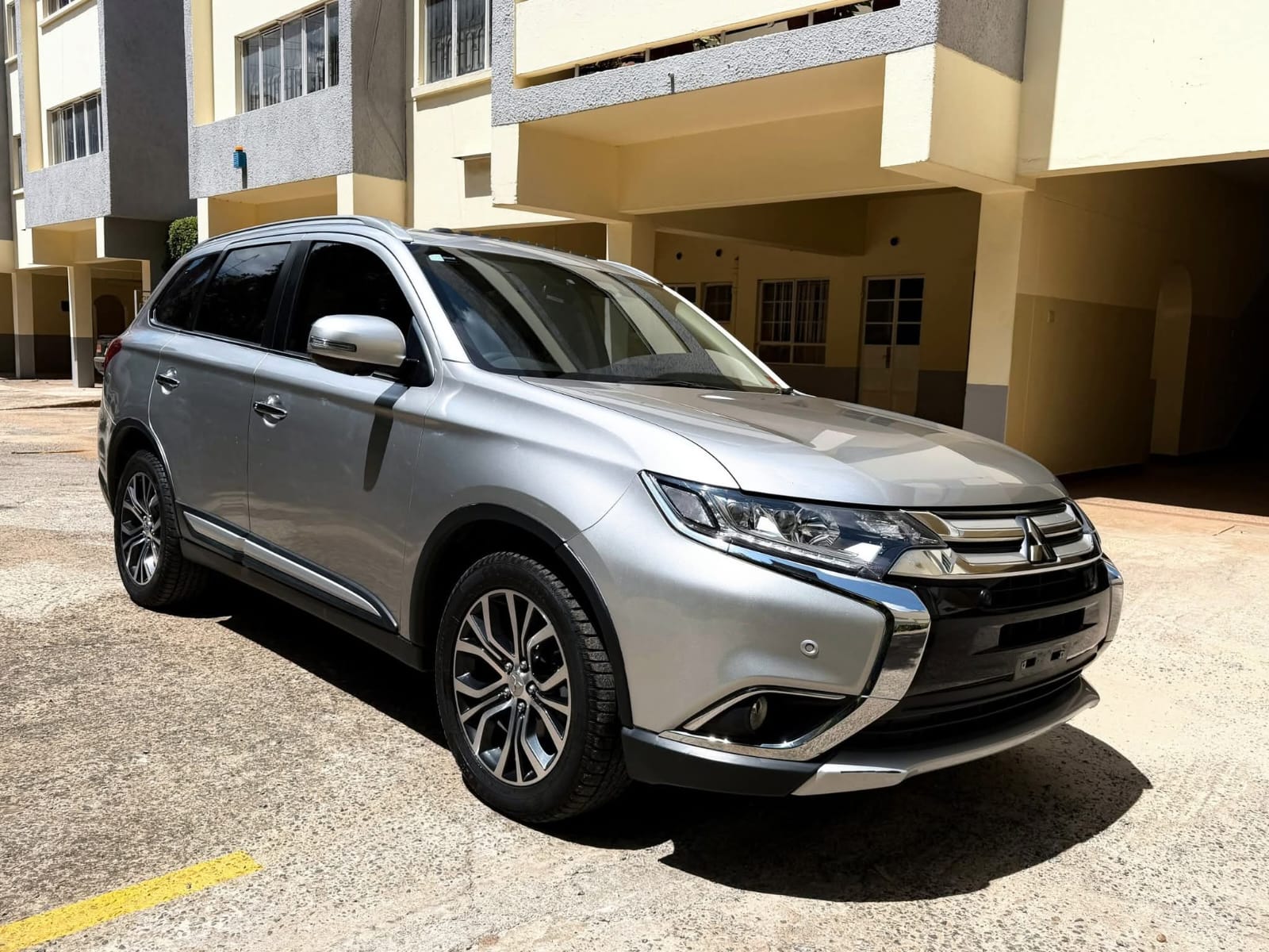 Mitsubishi Outlander - Image 7